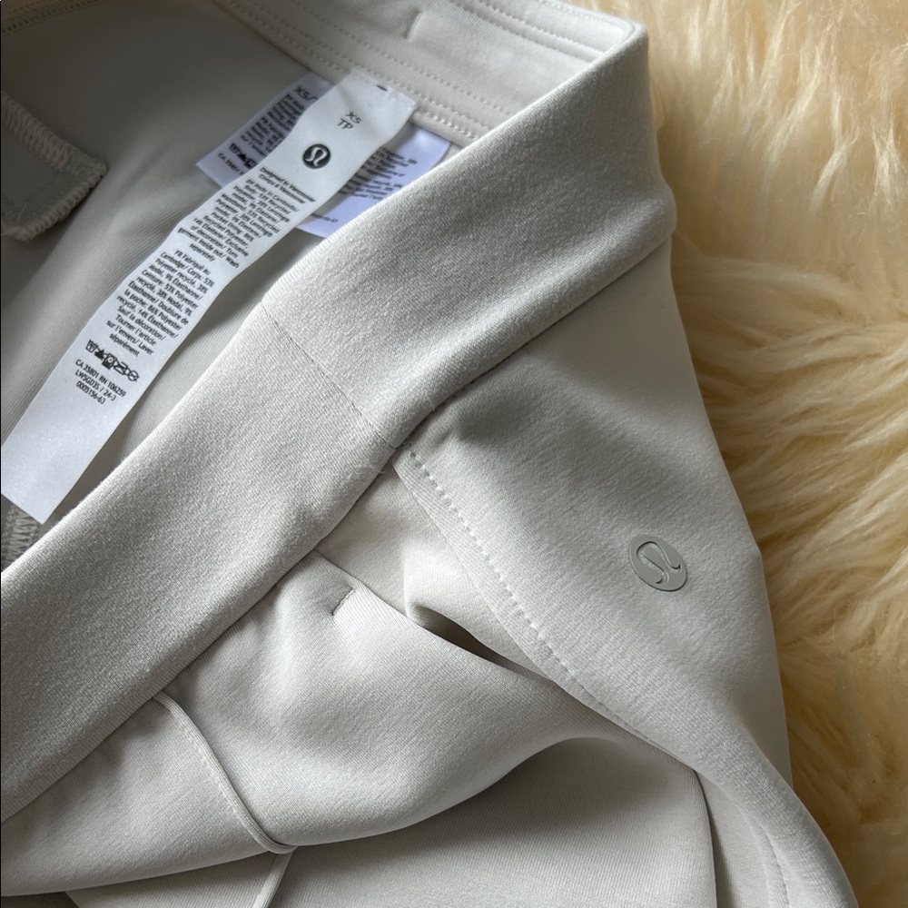 Softstreme Pintuck Mid-Rise Pant Bone XS BNWOT - Picture 7 of 9